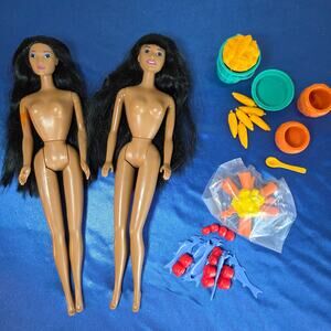 Vintage 1995 Disney Pocahontas & Nakoma Dolls + Disney Powhatan Village Pieces